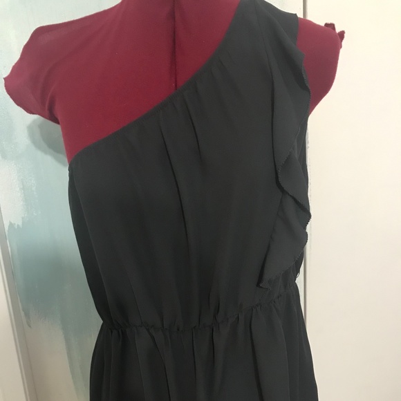 Suzy Shier one shoulder chiffon peplum top- Size med - Picture 2 of 3